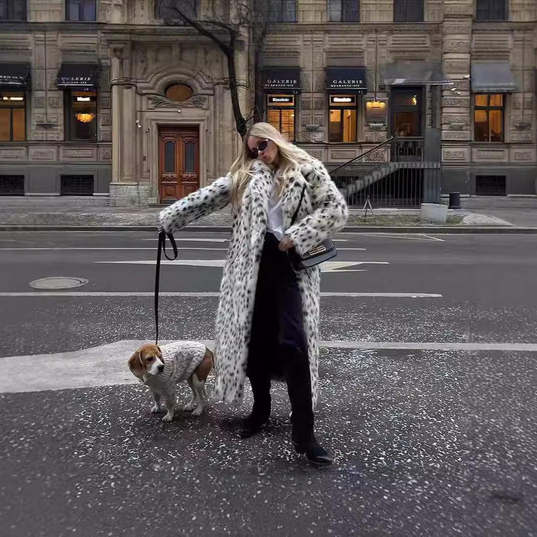Women's longer oversized faux fur coat with leopard print and wide lapel Mune Fashion