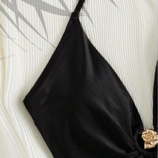 Women Elegant One-Piece Swimsuit with Deep V-Neck and Glossy Decoration Mune Fashion