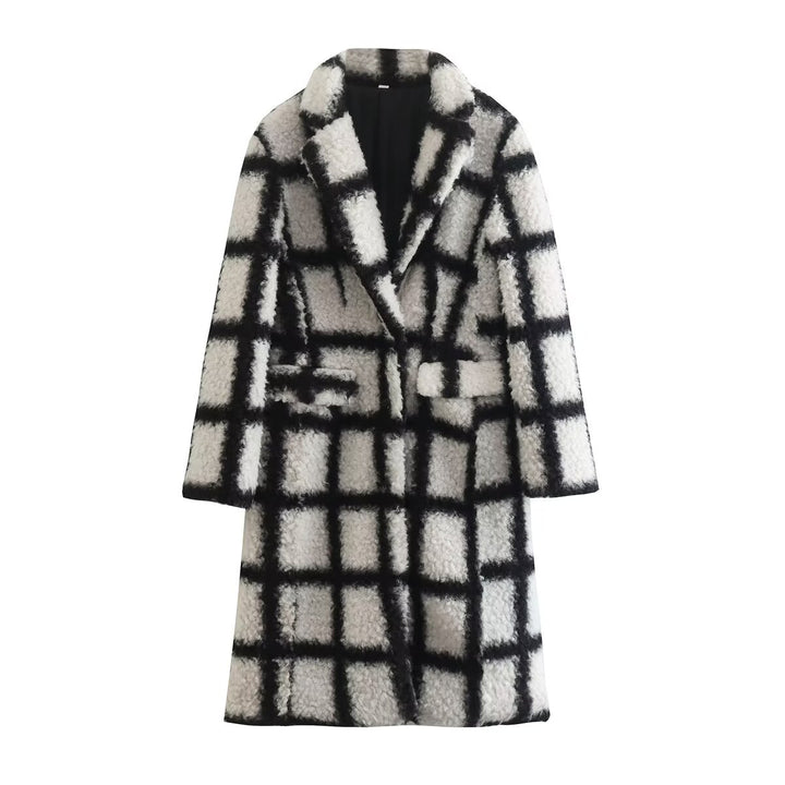 Women's longer teddy coat in check pattern with shawl collar and flap pockets Mune Fashion