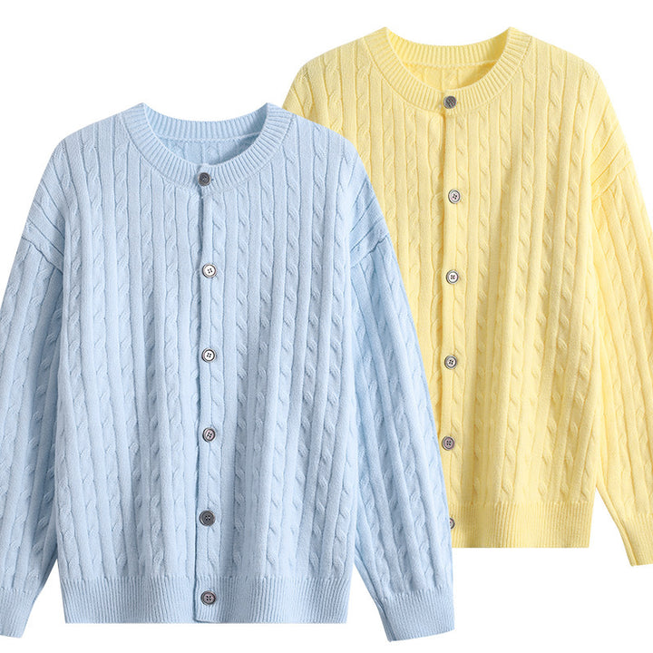 Women's chunky knit cardigan with cable pattern, round neck and continuous button placket Mune Fashion