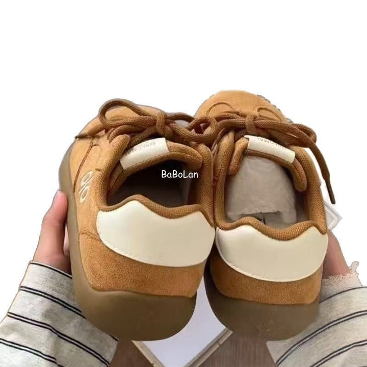 Women's casual sneakers with soft upper material and comfortable cushioning Mune Fashion