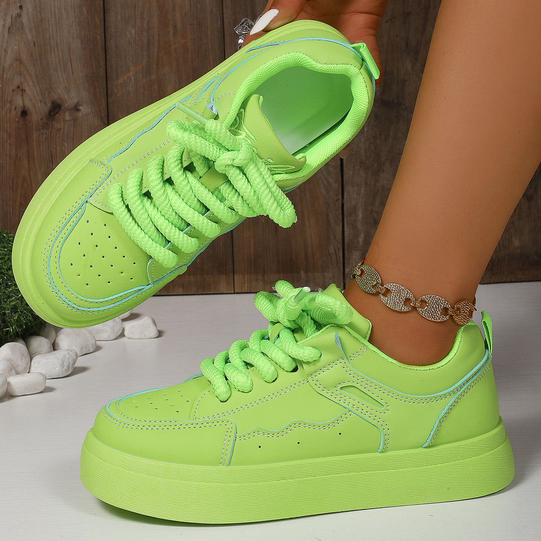 Women's platform sneaker with thick sole, oversized laces, and padded ankle area Mune Fashion