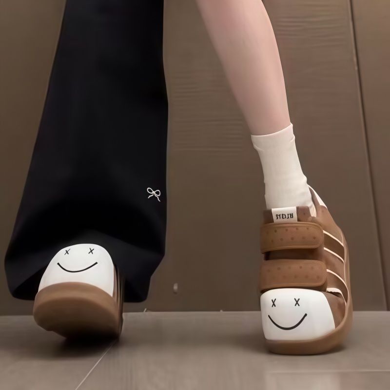 Women's Comfortable Sneakers with Practical Velcro Closures and Casual Design Mune Fashion