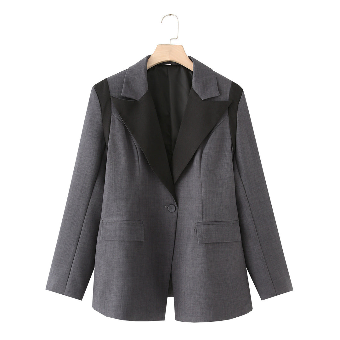 Women's oversized blazer with contrasting lapel, single-button placket, and flap pockets Mune Fashion