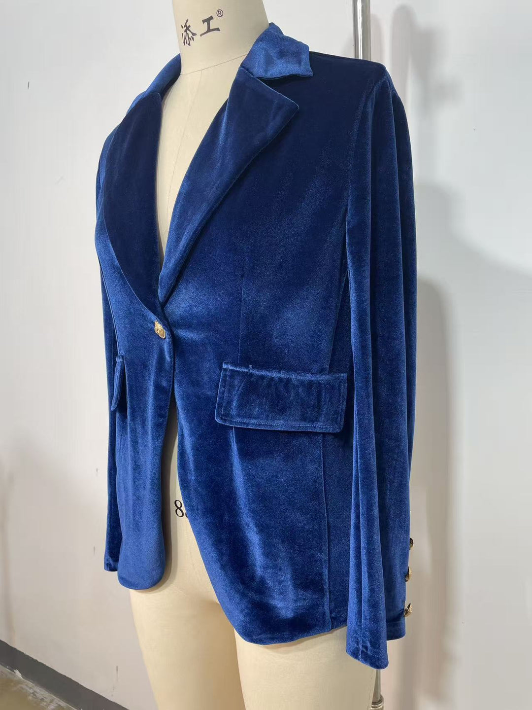 Women's Tailored Velvet Blazer with Notched Lapels and Decorative Buttons Drune