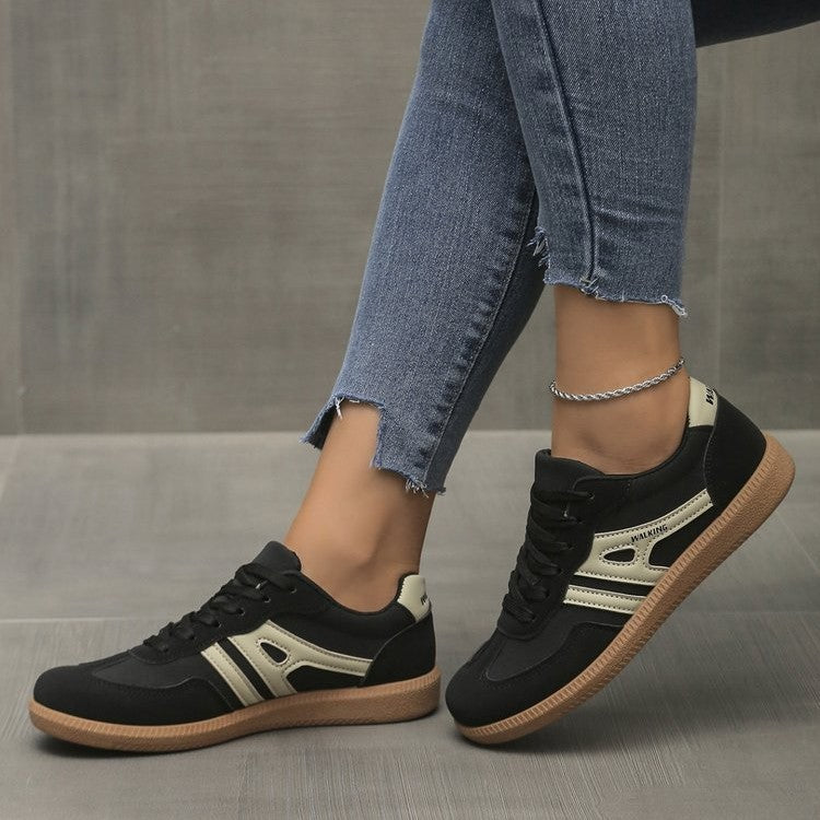 Women's casual sneakers in retro look made of suede imitation with contrasting decorative stripes and cushioning rubber sole Mune Fashion