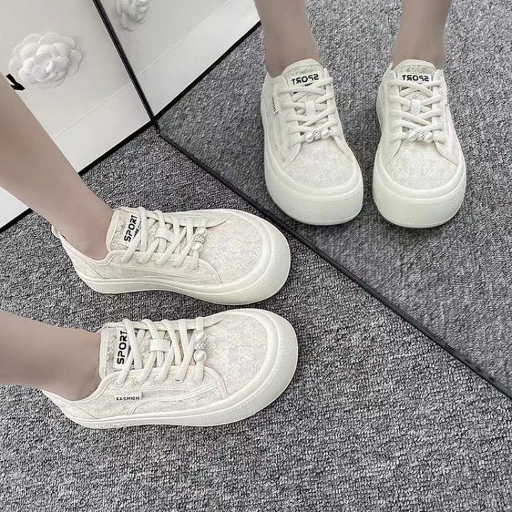 Women's sporty sneakers with fashionable design and stylish accents Mune Fashion