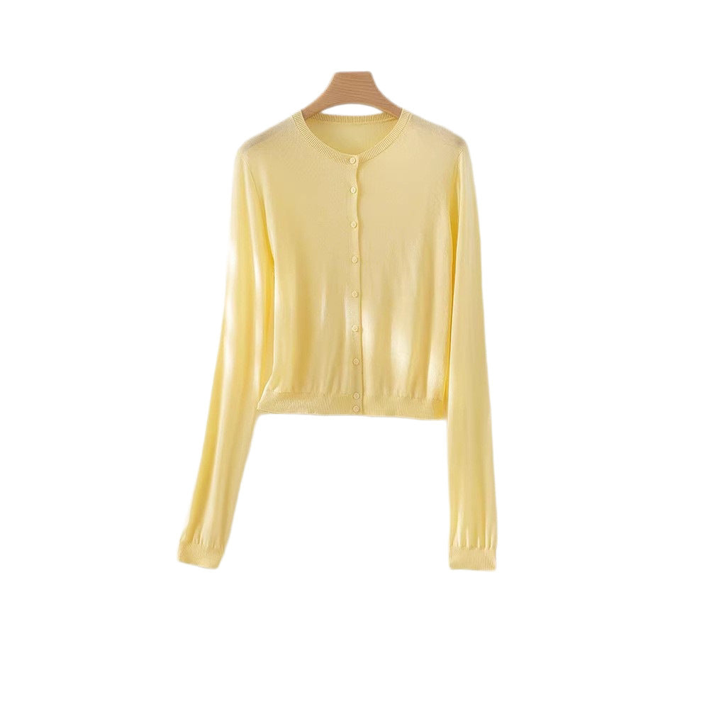 Women's fine-knit cardigan with round neckline and fitted silhouette Mune Fashion