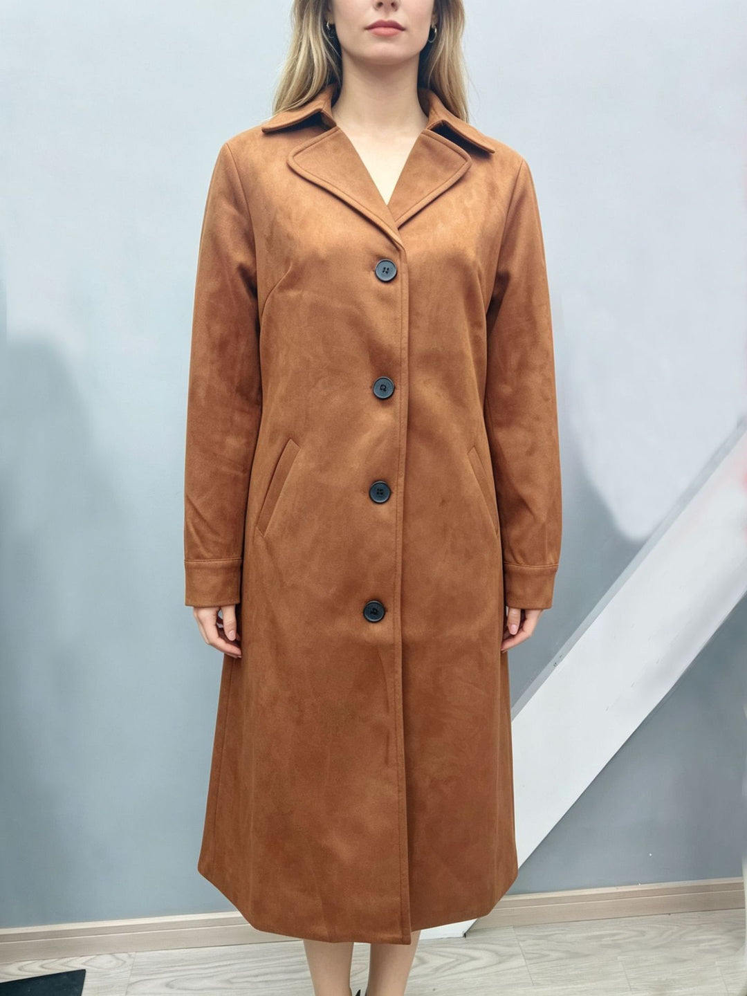 Ladies nan longer velour imitation coat with classic lapels, distinctive button placket and angled pockets Mune Fashion