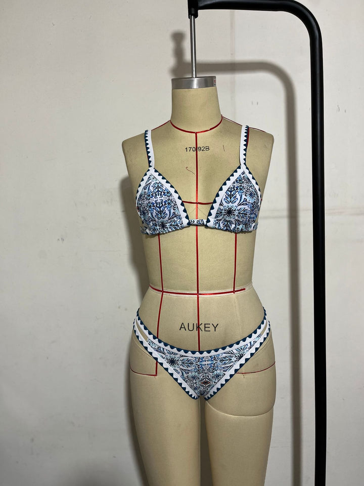 Ladies triangle bikini with elegant floral pattern Mune Fashion