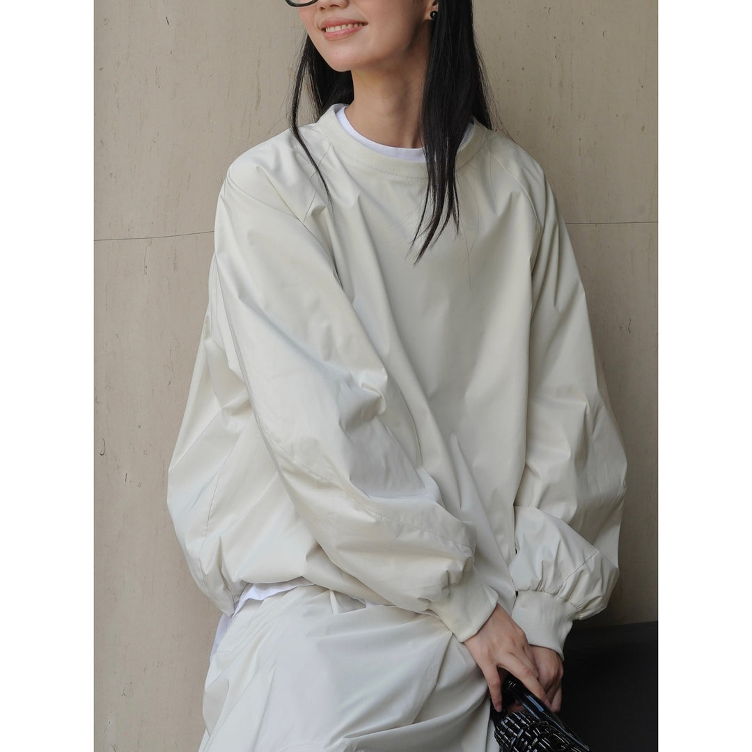 Women's Oversize Rain and Wind Pullover with Water-Repellent Surface and Elastic Hem Mune Fashion
