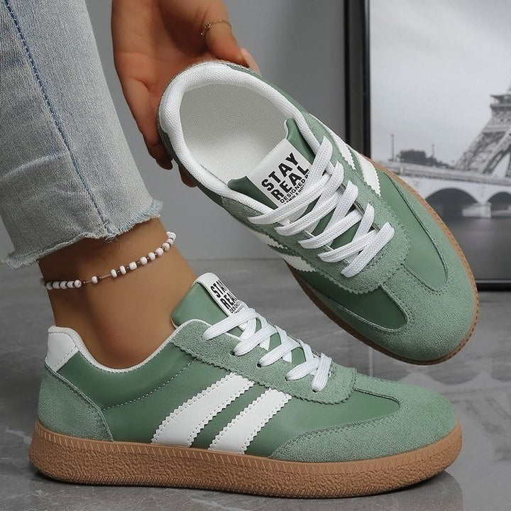 Women's Retro Sneaker with rubber sole, velour details and prominent side stripes Mune Fashion
