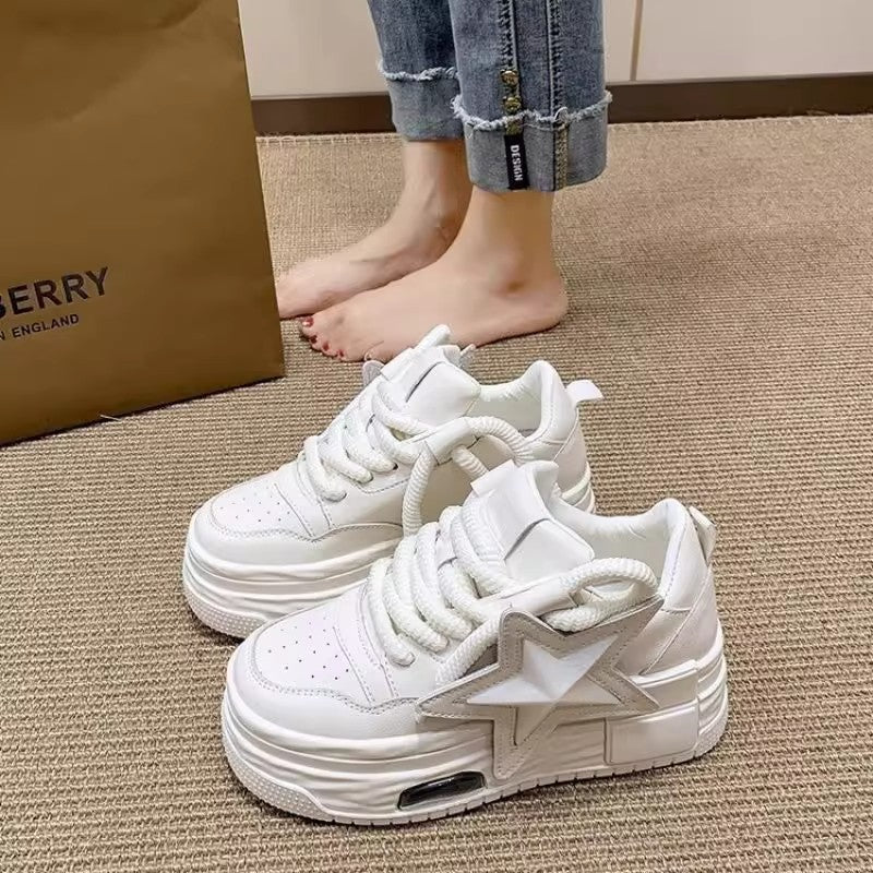 Women's sporty platform sneakers with fashionable star design Mune Fashion