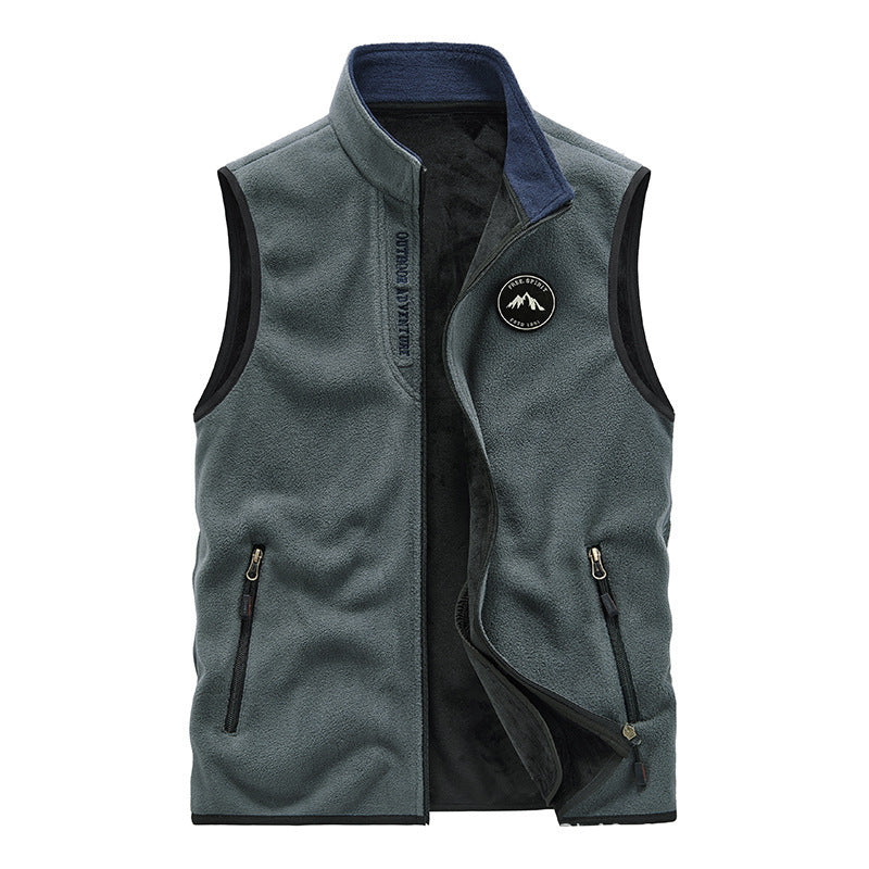 Men's fleece vest in outdoor utility style with stand-up collar and zip pockets Mune Fashion
