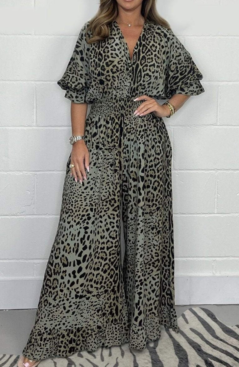 Women One-Piece Jumpsuit with V-Neck, Wide Leg and Animal Print Mune Fashion