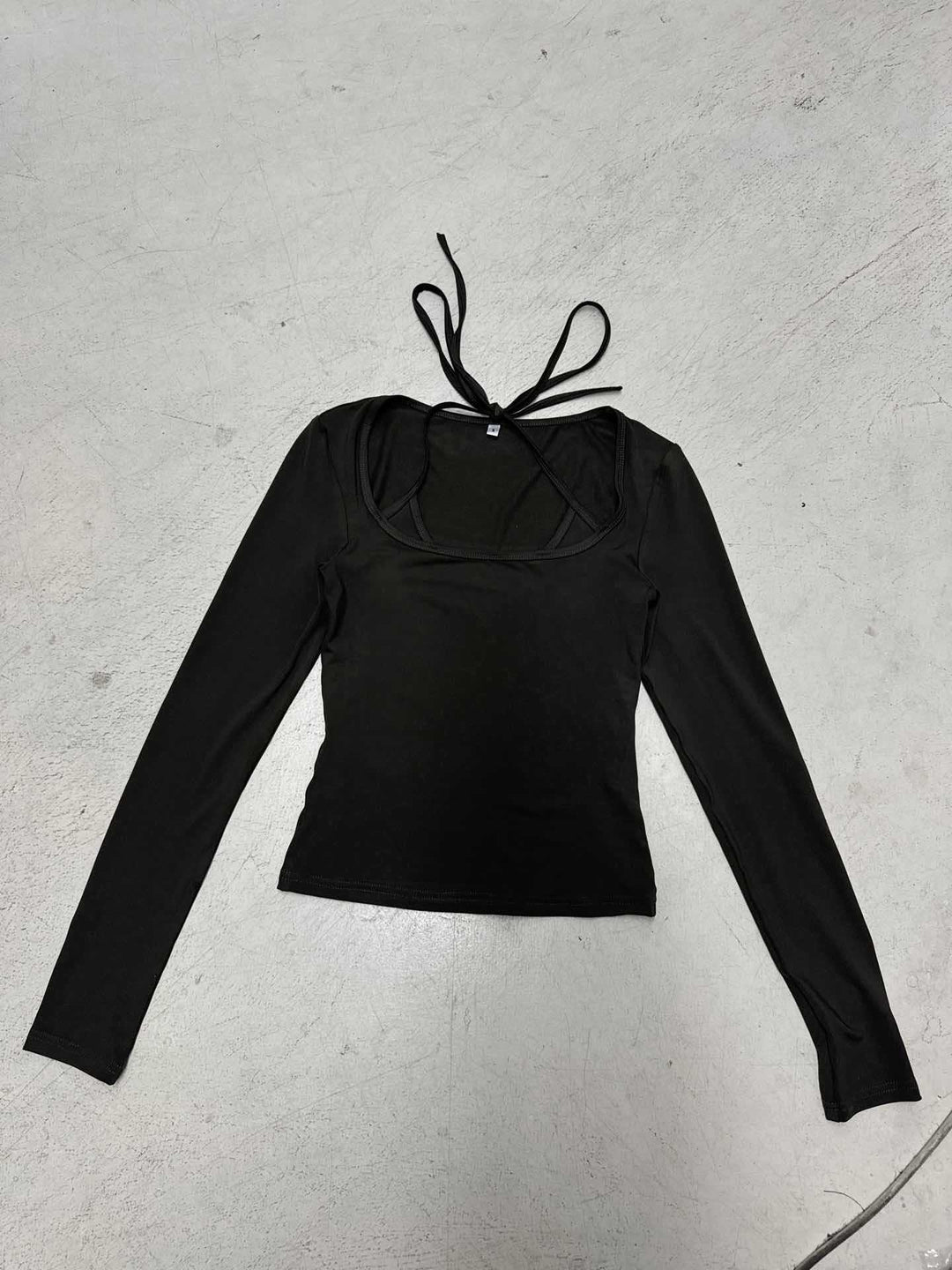 Women's form-fitting long-sleeve top with halter tie and square neckline Mune Fashion