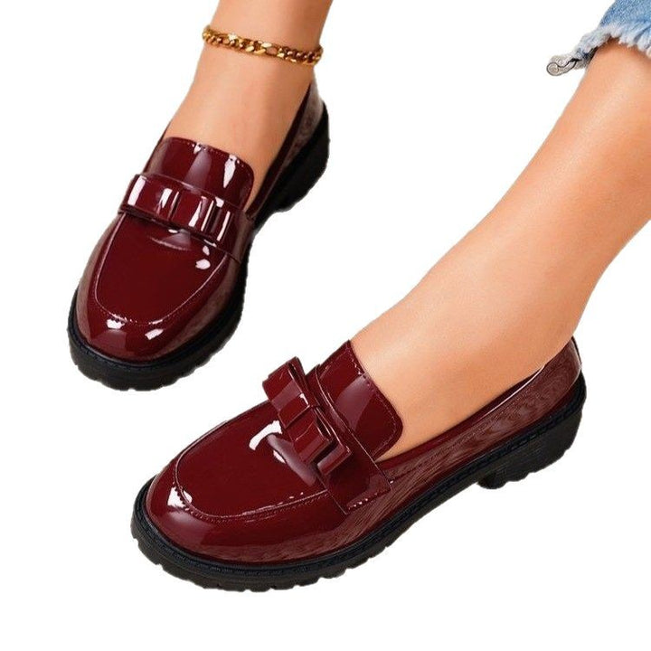 Ladies' patent loafers with profiled rubber sole, decorative strap bow and padded comfort insole Mune Fashion