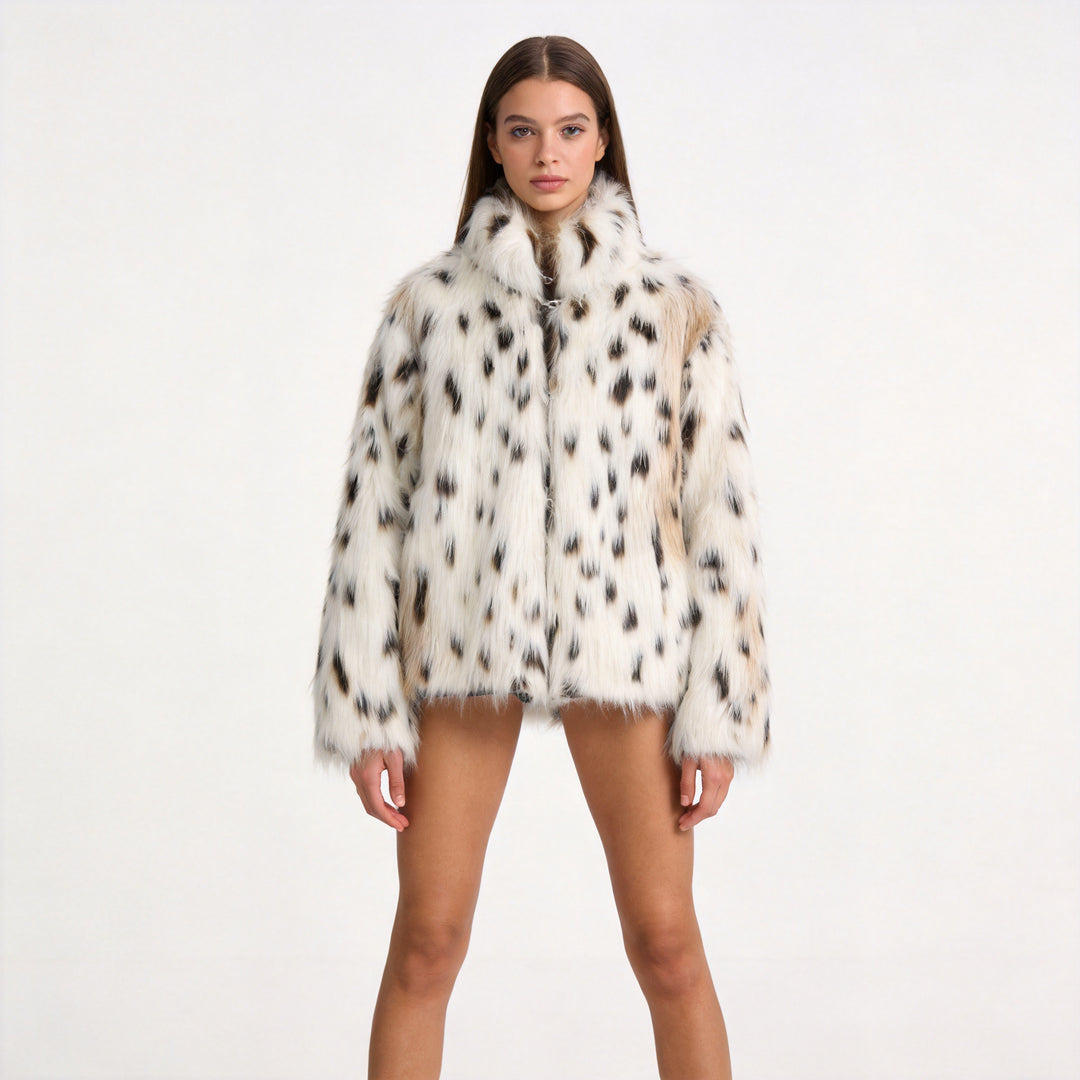 Women's short coat made of faux fur in spotted design with high collar Mune Fashion