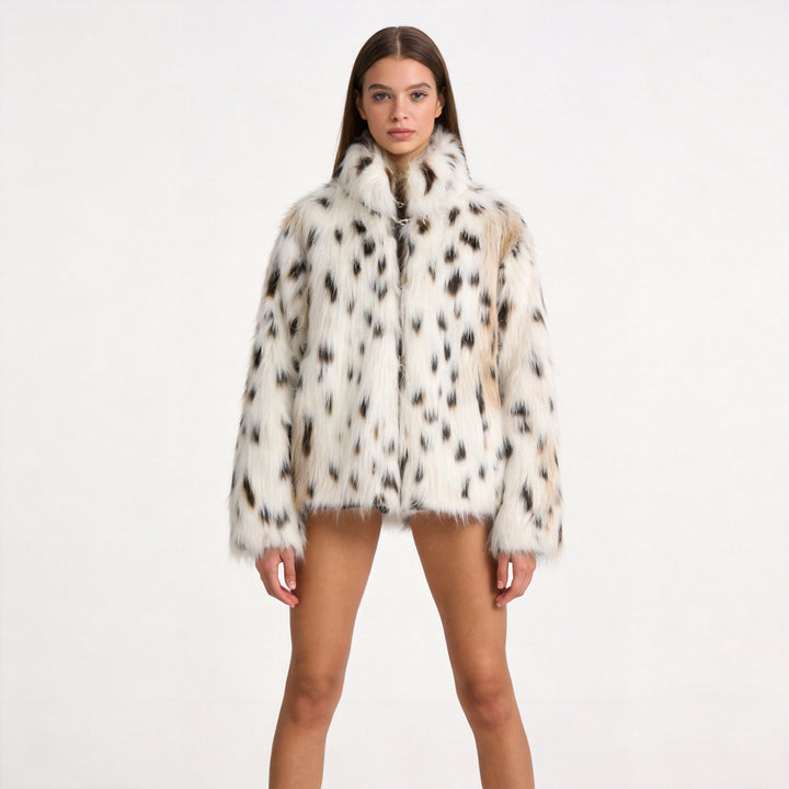 Women's short coat made of faux fur in spotted design with high collar Mune Fashion