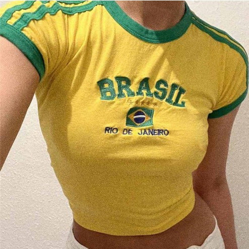 Women's fitted short-cut fan crop shirt with contrast collar and embroidered flag patch Mune Fashion