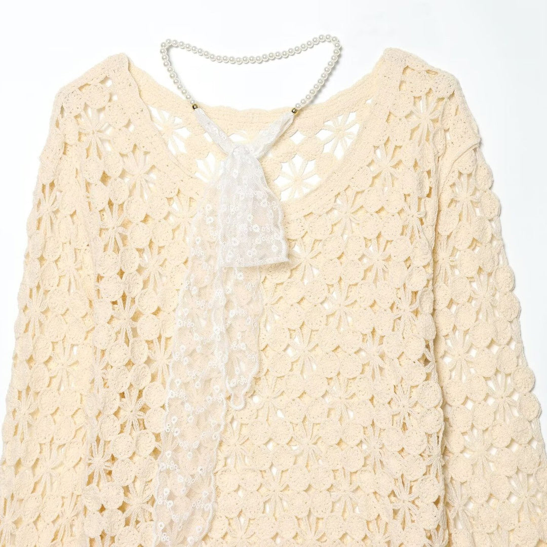 Women crocheted floral sweater with round neckline and lace pattern Mune Fashion