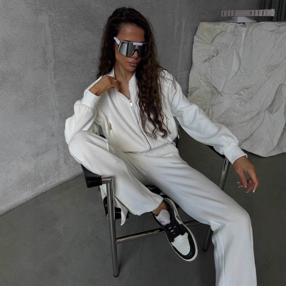 Women’s loungewear set with short zip jacket and high-waisted jogging pants with side split Mune Fashion