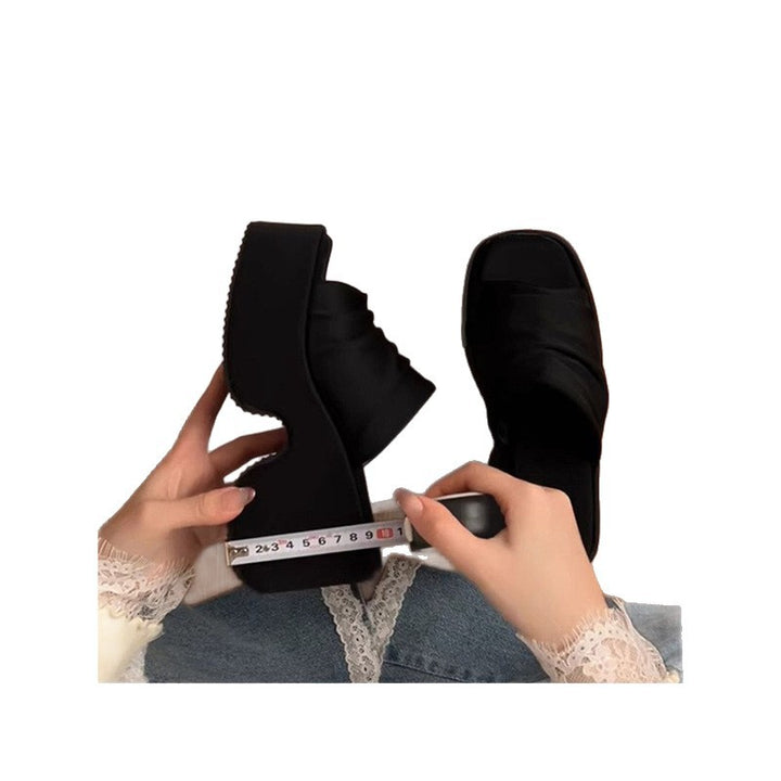 Women Padded Platform Slippers with Leopard Print and Velvety Texture Mune Fashion