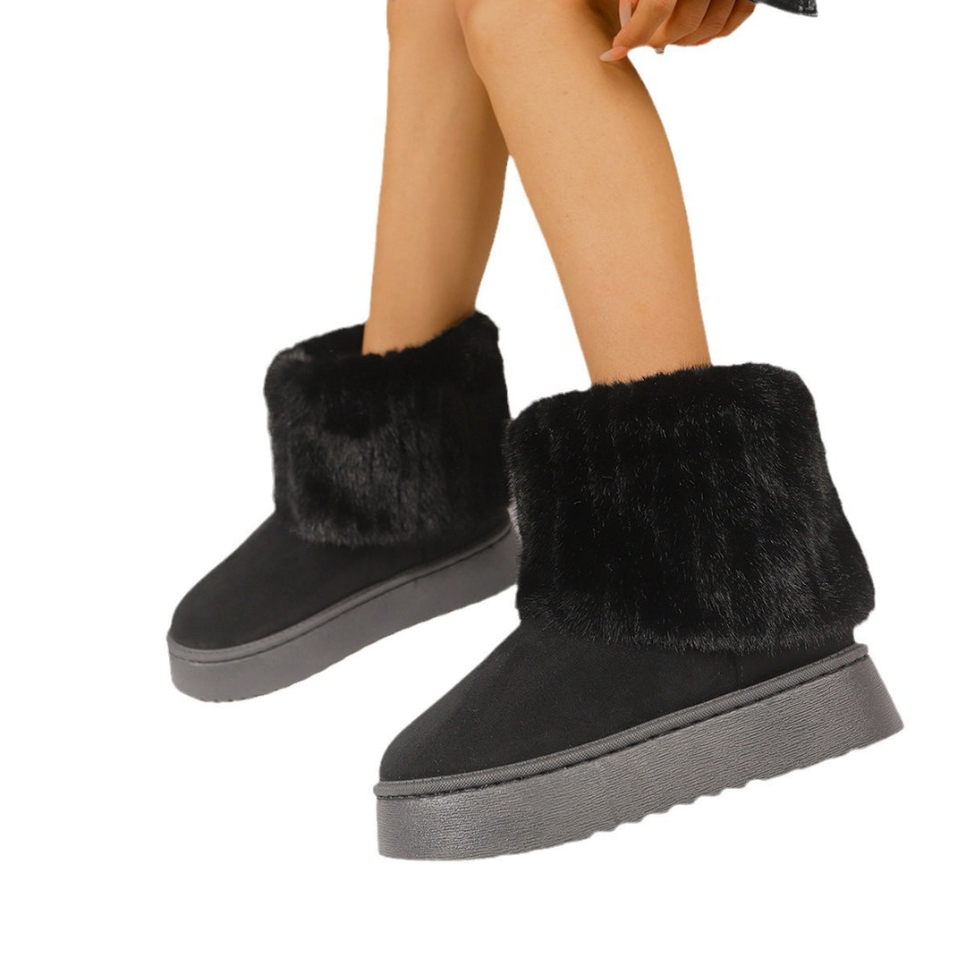 Women's lined short boots with high faux fur cuff and slip-resistant tread sole Mune Fashion