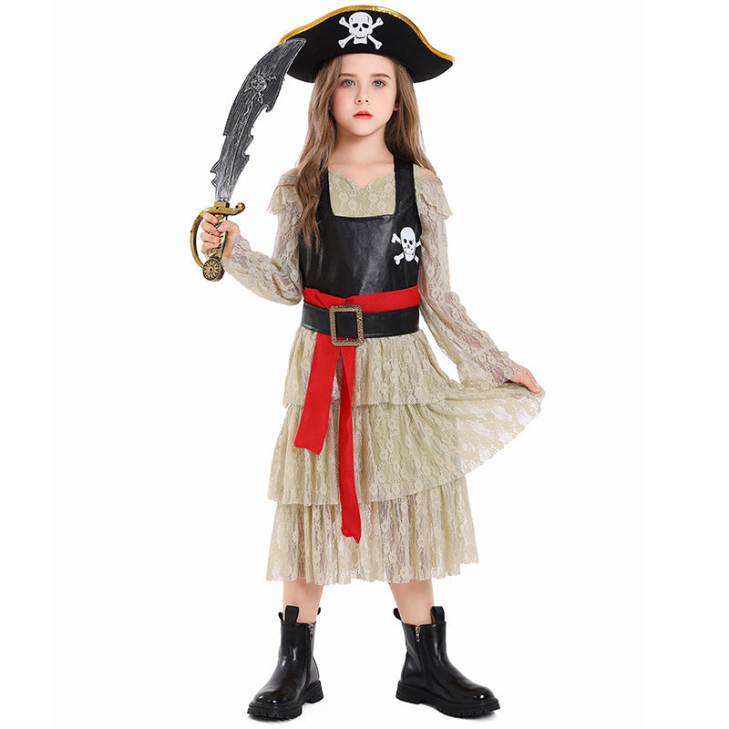 Girl Pirate Costume with Heart-Shaped Details and Decorated Hat Mune Fashion