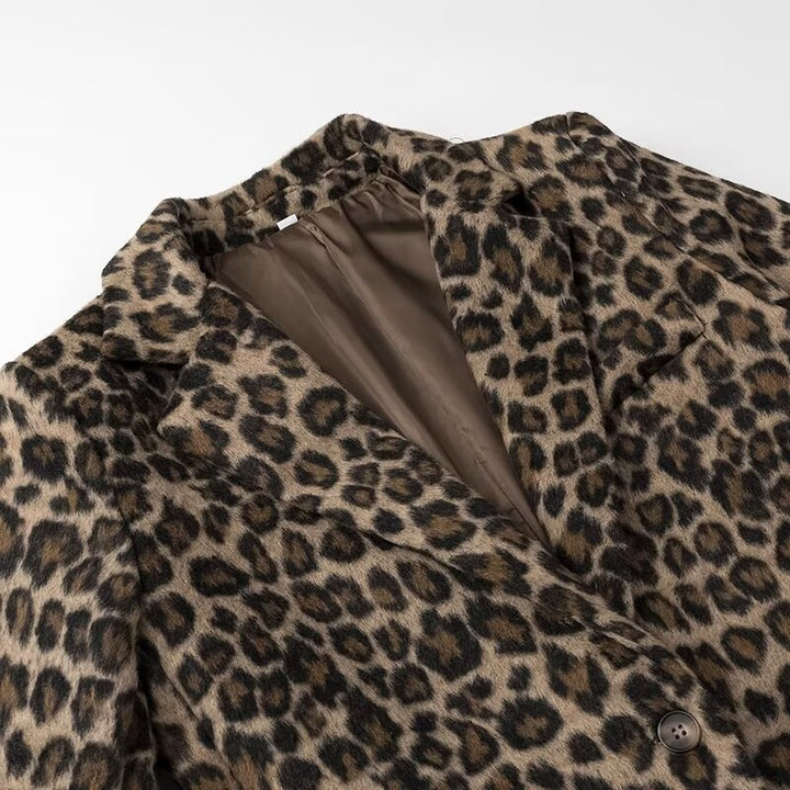 Women's fitted leopard print blazer with lapel collar and flap pockets Mune Fashion
