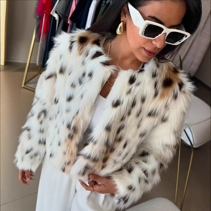 Ladies short fur jacket made of faux fur with leopard print and boxy silhouette Mune Fashion
