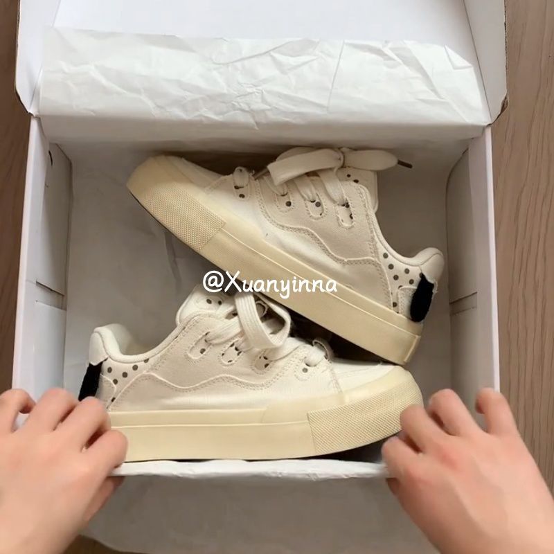 Ladies Canvas Sneakers with flexible rubber sole and breathable upper material Mune Fashion