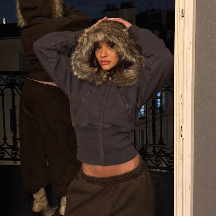 Women's short cut hoodie with faux fur hood, zipper and fitted cuff Mune Fashion