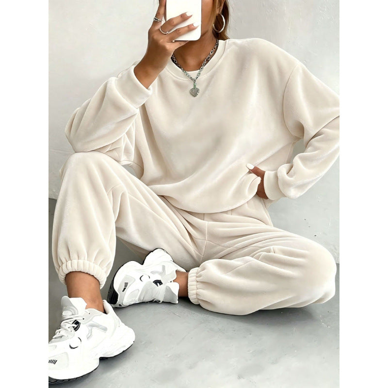 Women's Cozy Velvet Lounge Set with Oversized Sweatshirt and Jogger Pants Mune Fashion
