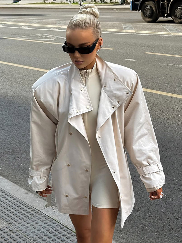 Women’s short trench coat in oversized look with extra wide lapel and snap button closure Mune Fashion