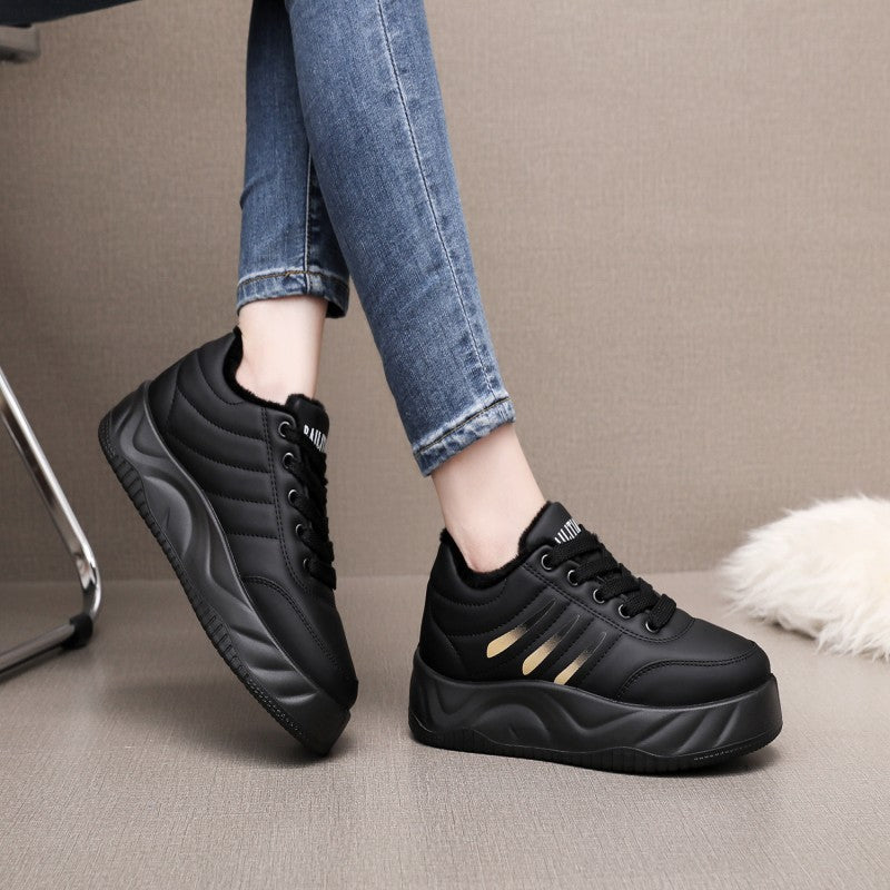 Women's sporty sneakers with non-slip sole and warming inner lining Mune Fashion