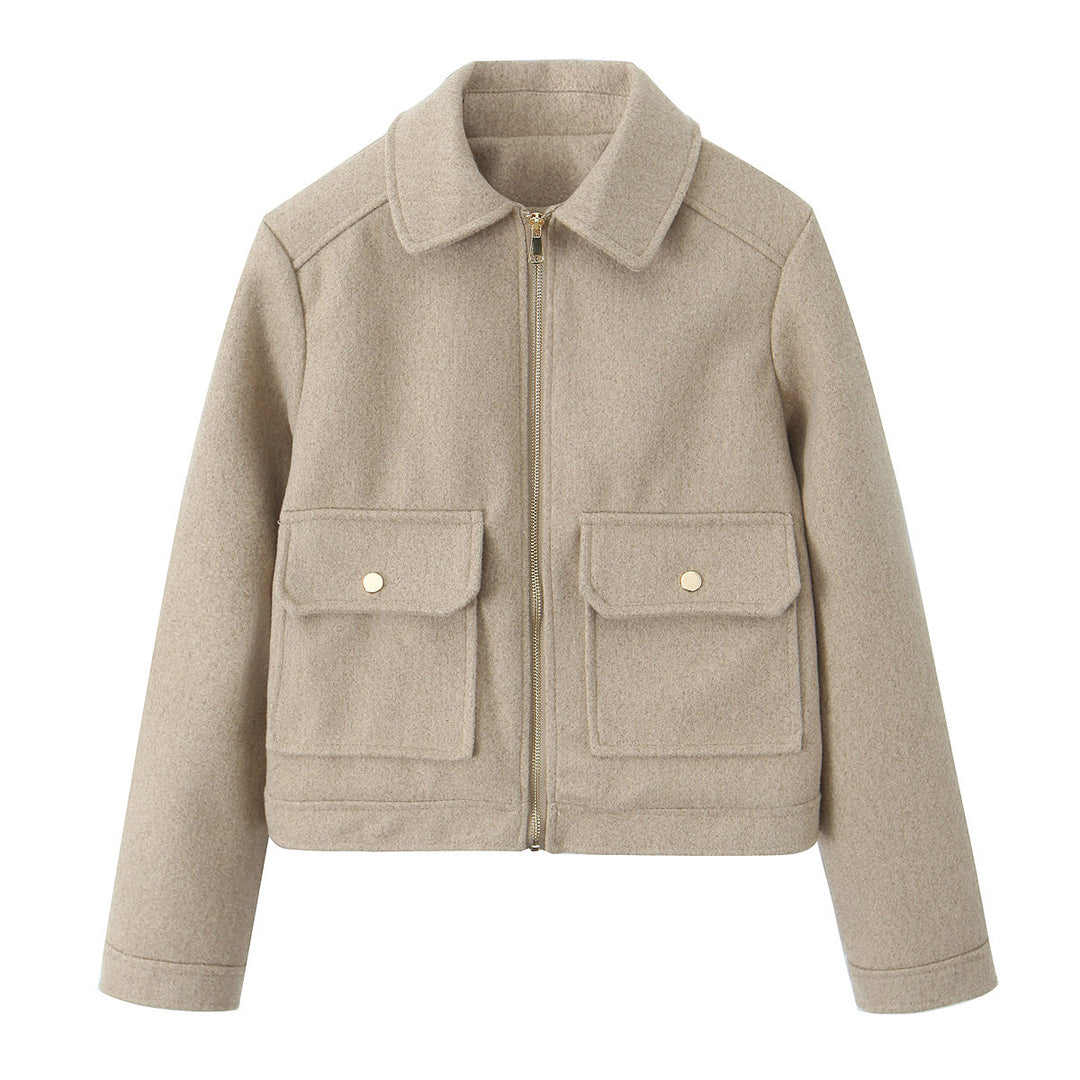 Women's short jacket in boxy cut with zipper, patch pockets and shirt collar Mune Fashion