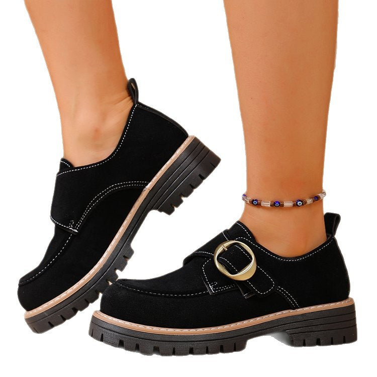 Women's chunky loafer in moccasin style with large decorative buckle, velour look and profiled rubber sole Mune Fashion