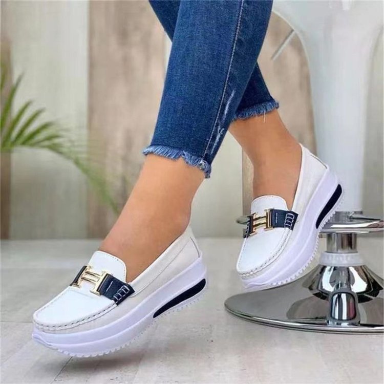 Damen Plateaulloafer mit modischem Schnallen-Detail und gepolstertem Komfortfußbett Mune Fashion