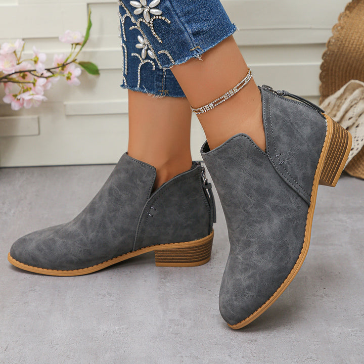 Women’s ankle boots with heel zipper, side cut-out and low block heel Mune Fashion