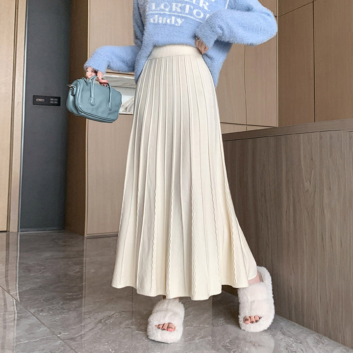 Women's Long Pleated Skirt made of soft flowing material Mune Fashion