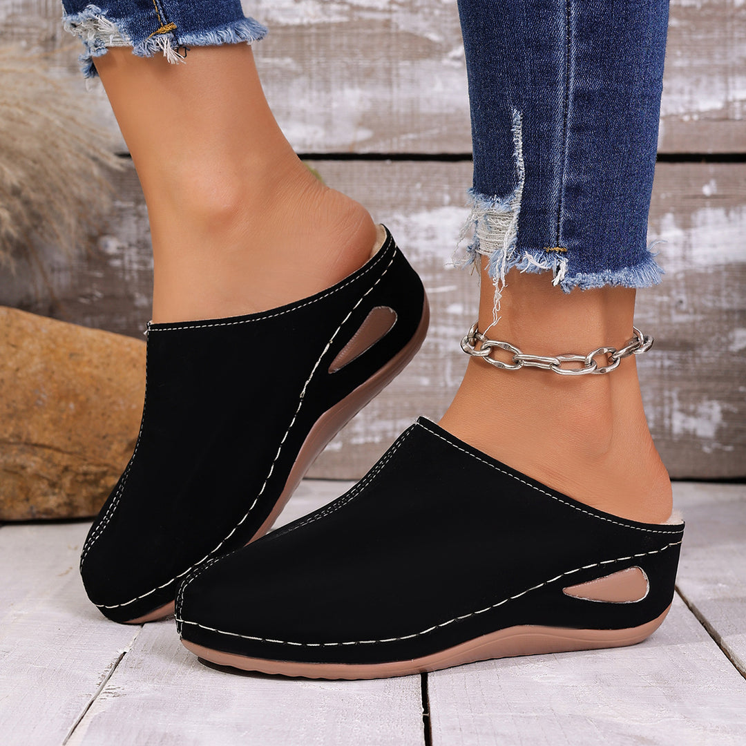 Women  closed slip-on pantolettes with ergonomic wedge heel and decorative stitching Mune Fashion