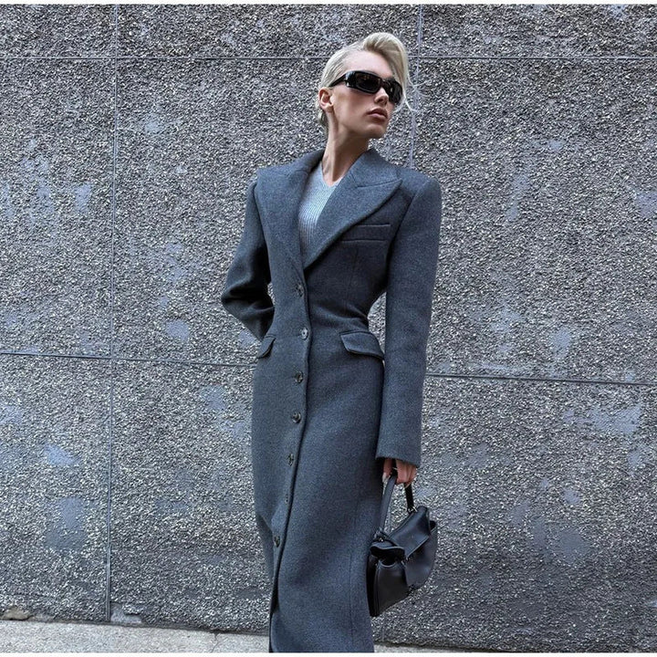 Women's Wool Coat with Elegant Fit and Decorative Button Details Mune