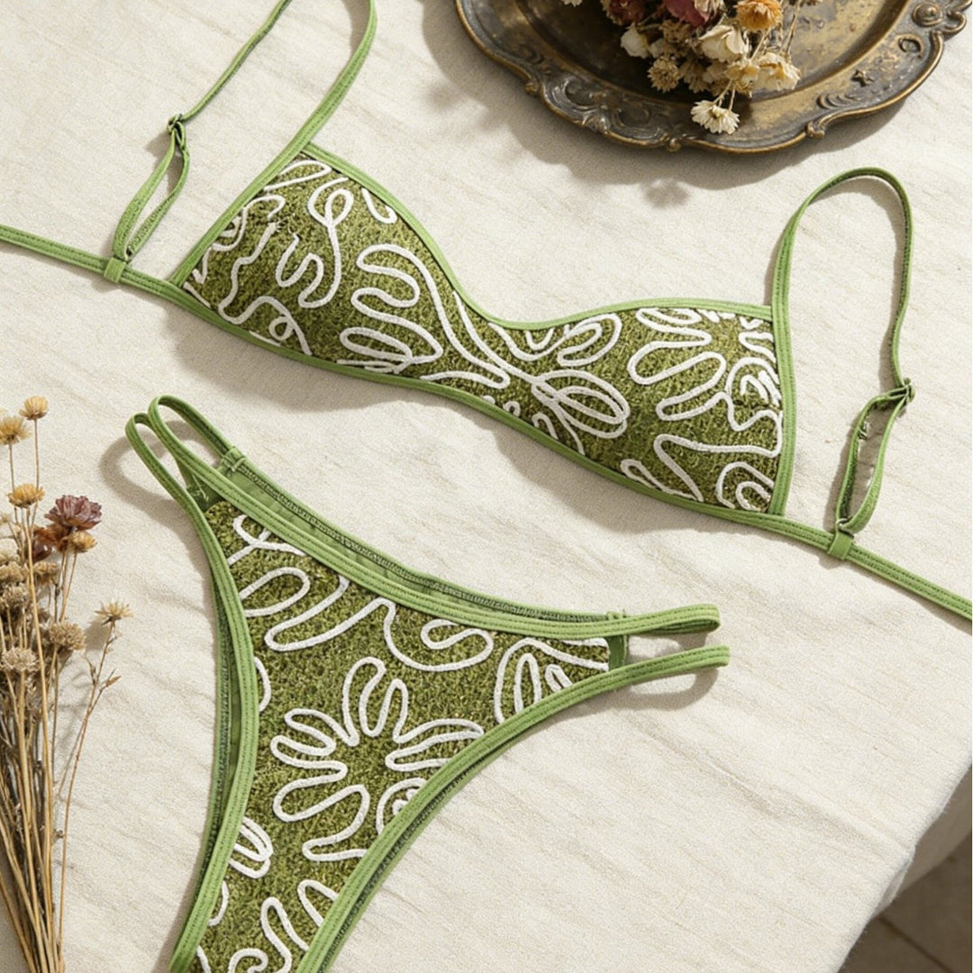 Women's triangle bikini with trendy embroidery pattern Mune Fashion