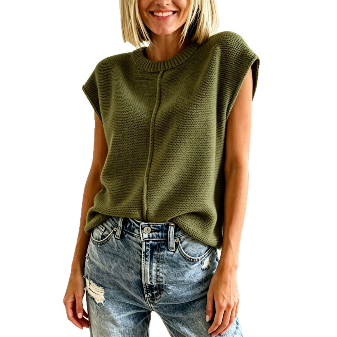 Women's Sleeveless Knitted Vest with Center Seam and Ribbed Collar Mune Fashion