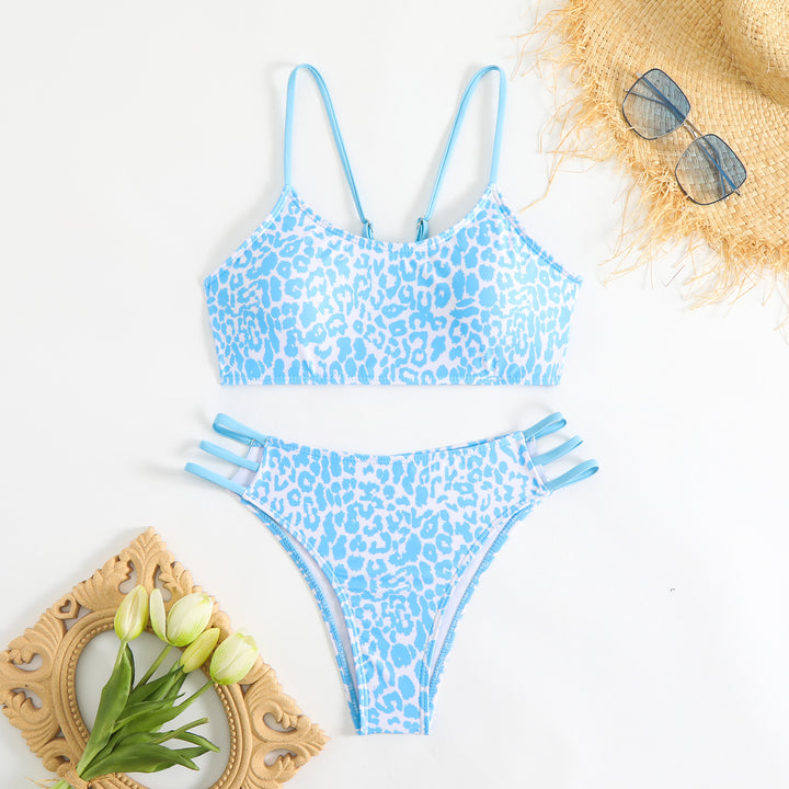 Ladies triangle bikini with exciting leopard pattern and sporty details Mune Fashion