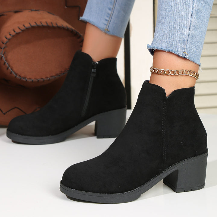 Ladies' elegant ankle boot with mid-height block heel, side zipper, and padded comfort insole Mune Fashion