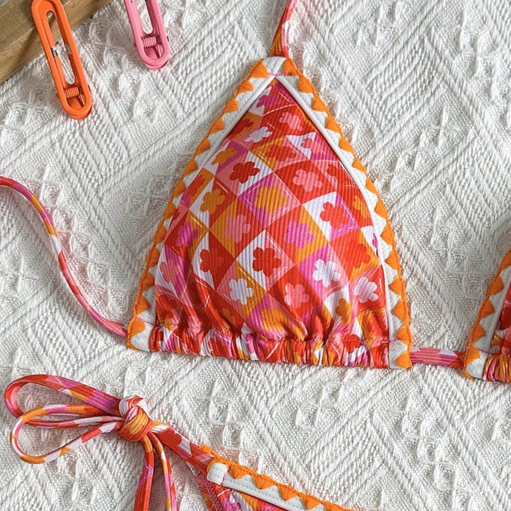 Ladies triangle bikini with playful check pattern and elegant straps Mune Fashion