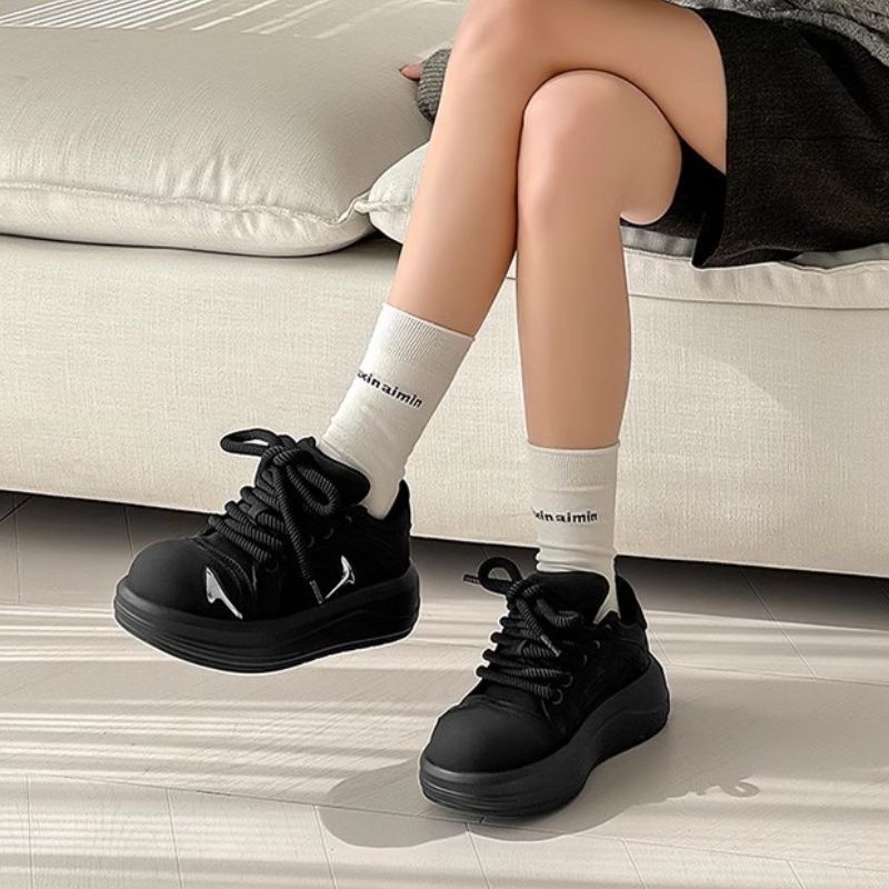 Women's sporty sneakers with shock-absorbing sole and modern design Mune Fashion