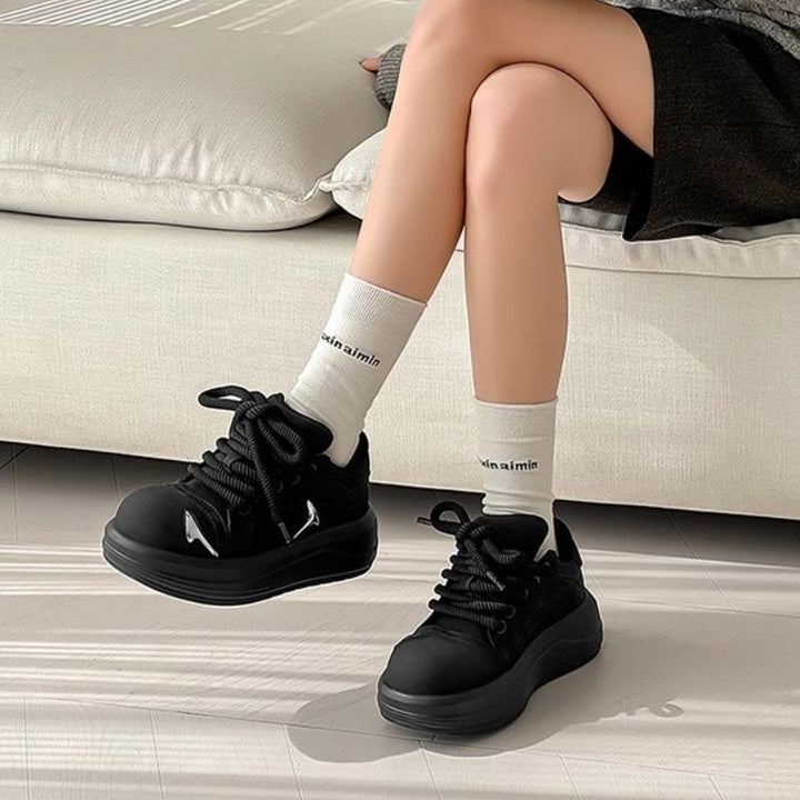 Women's sporty sneakers with shock-absorbing sole and modern design Mune Fashion